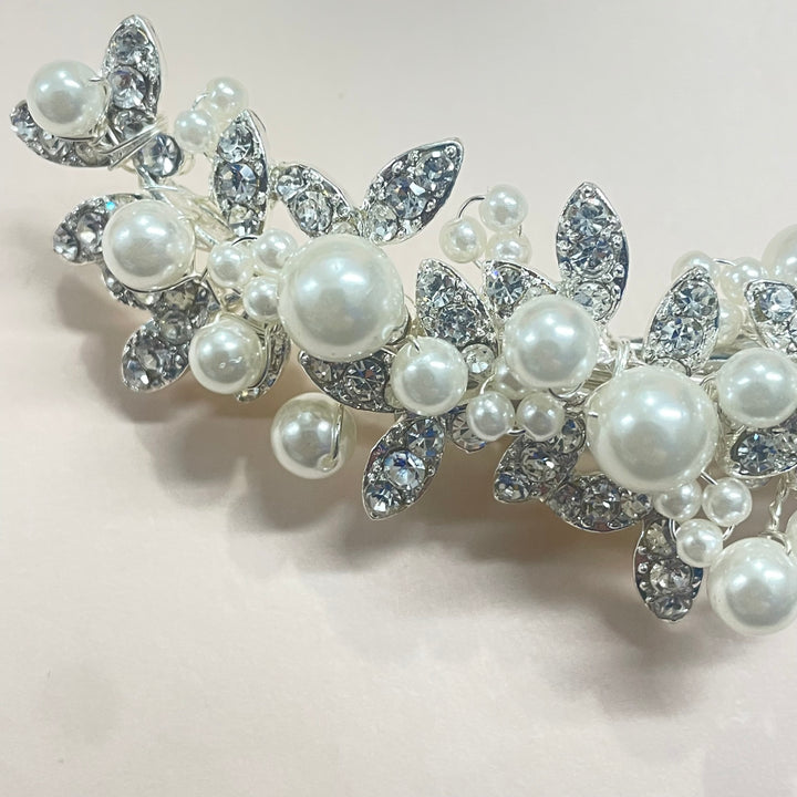 Delicate silver and pearls comb