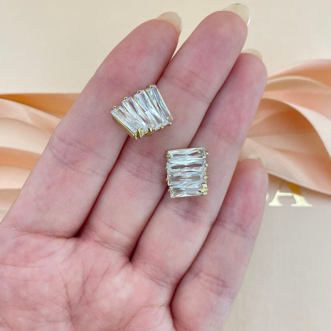Studs earrings