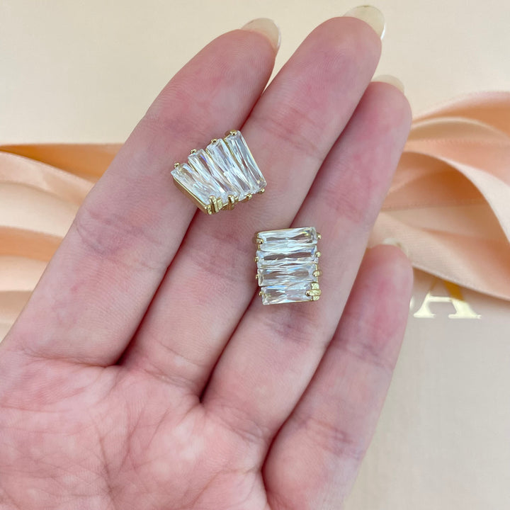 Studs earrings