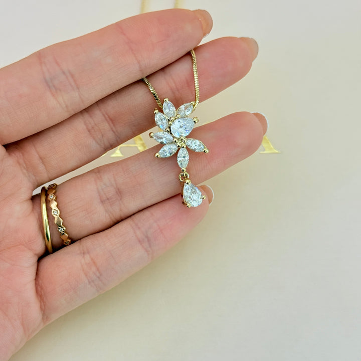 Marquise and teardrop zircone gold plated set