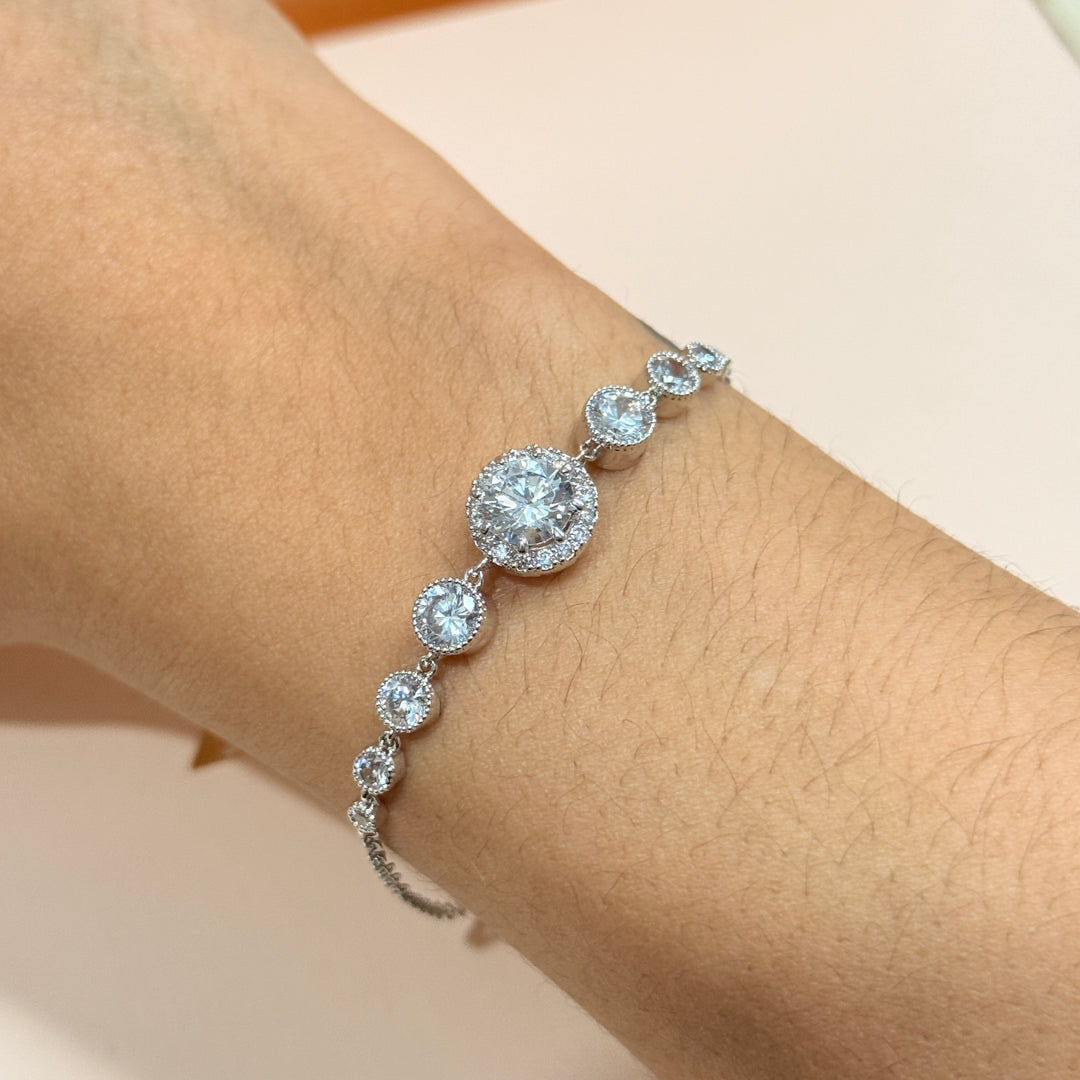 Dainty round zircone silver bracelet