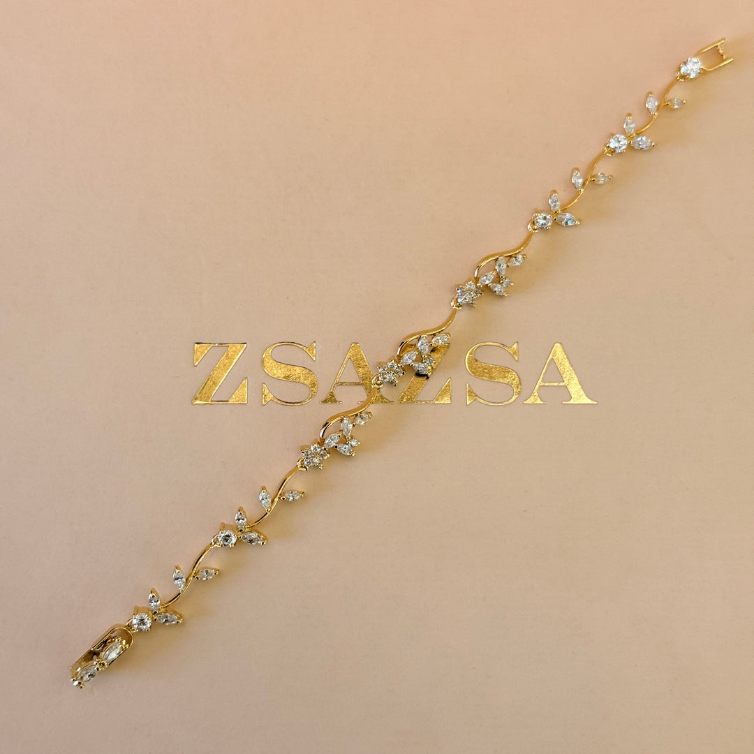 Teardrop and flower zircone gold plated set