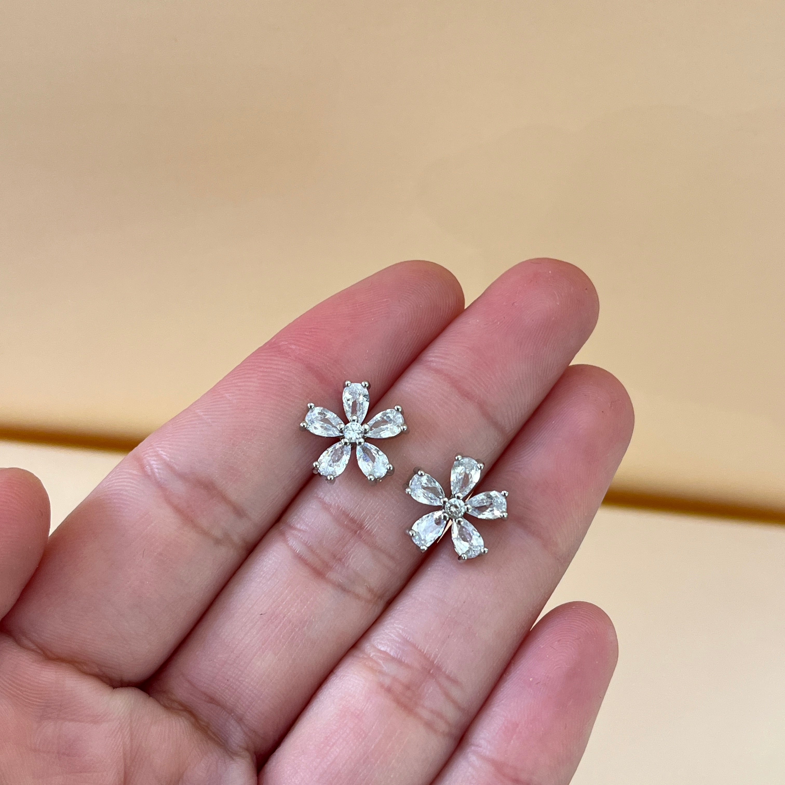 Silver zircone flower set