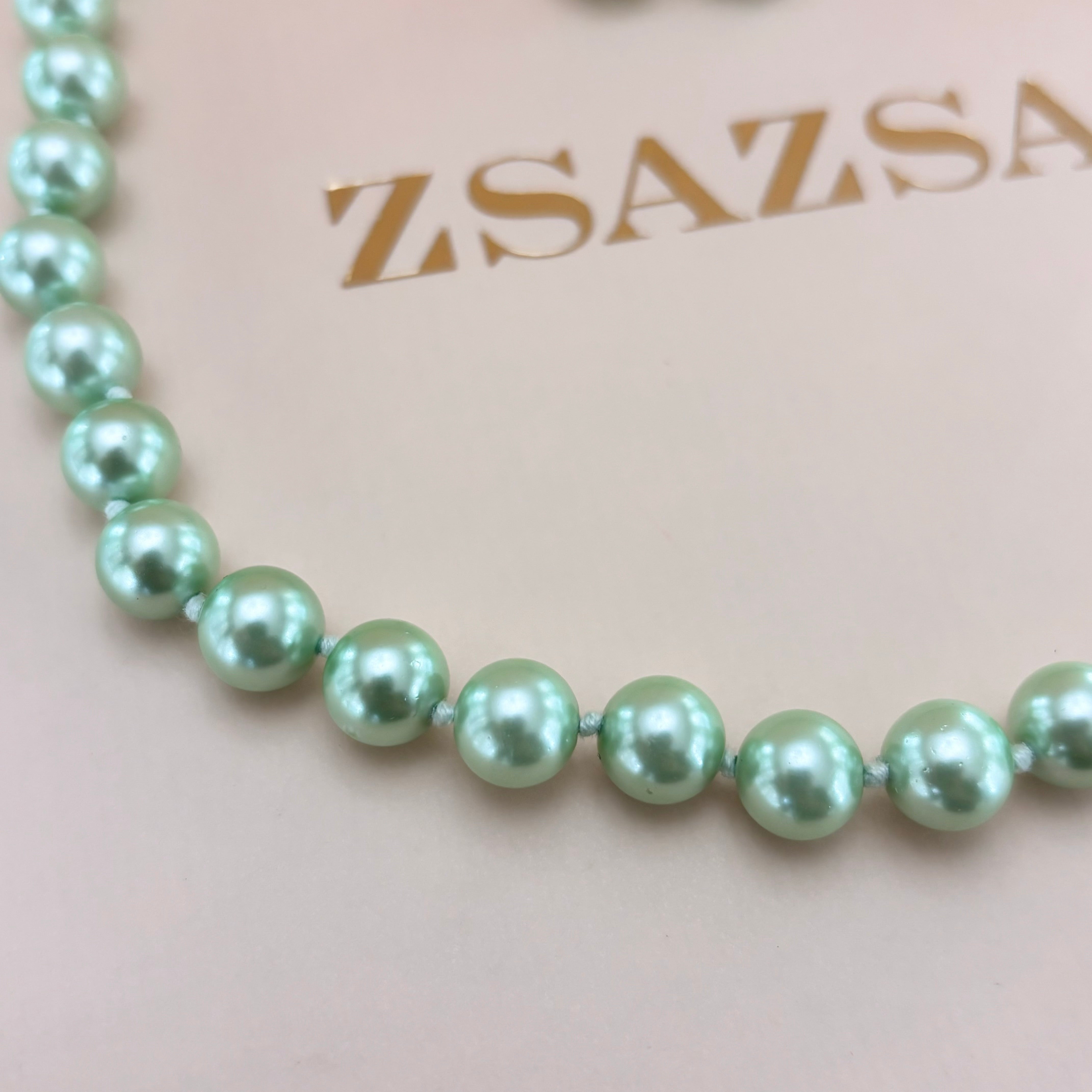 Light green pearl set