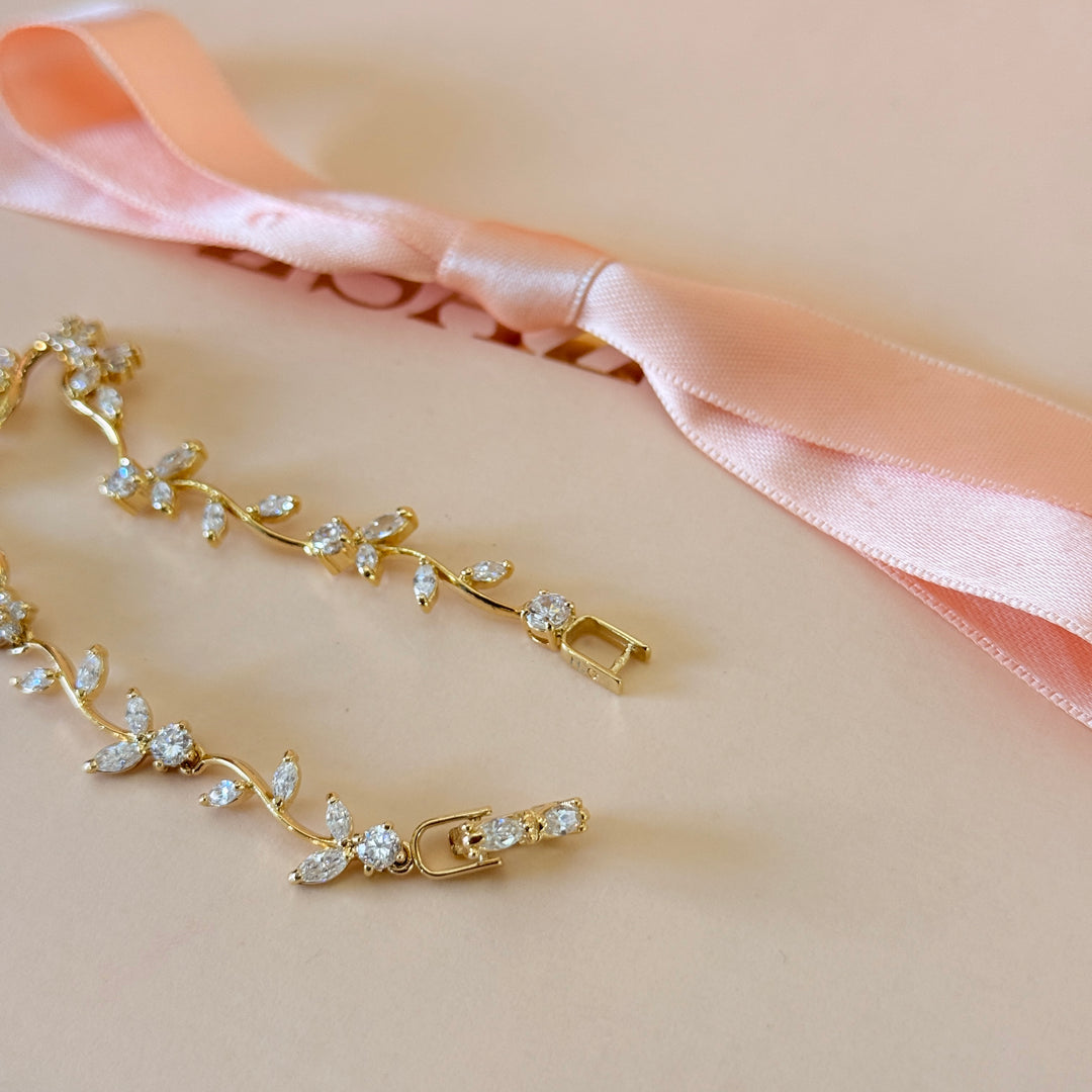 Zircone dainty marquise flower gold plated bracelet