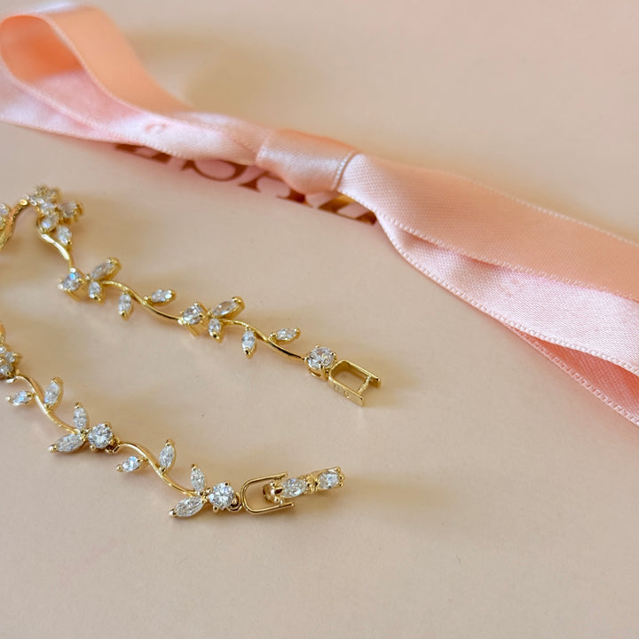 Zircone dainty marquise flower gold plated bracelet