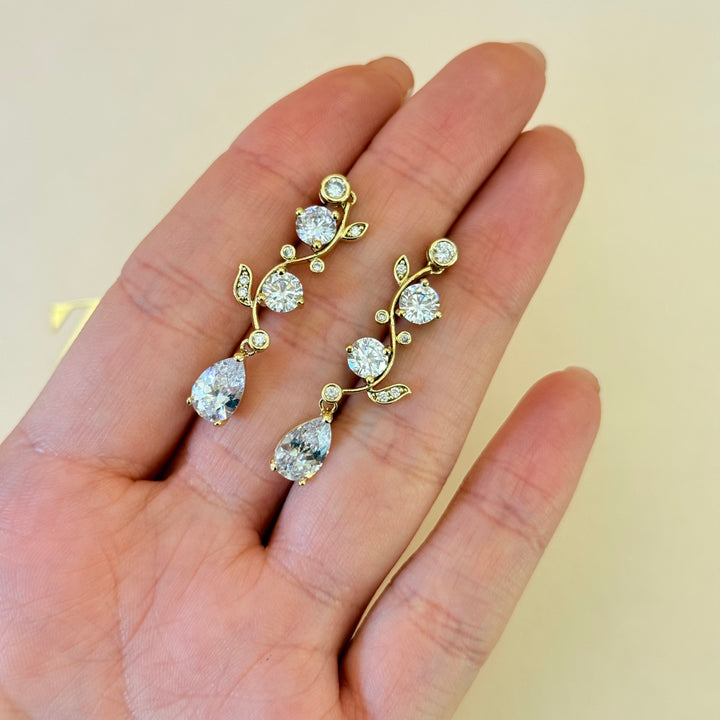 Teardrop and leaves zircone gold plated set