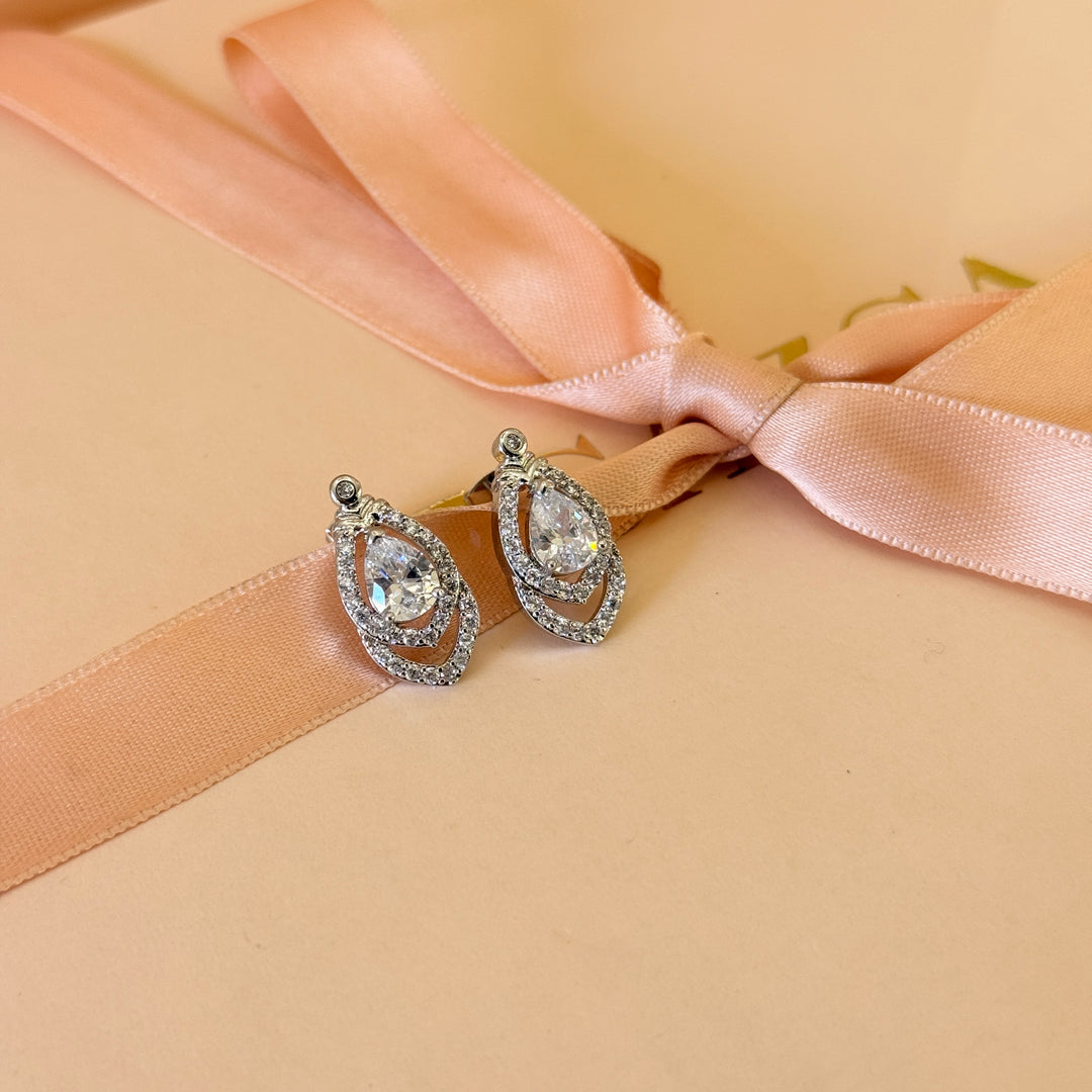 Teardrop zircone silver stud earrings