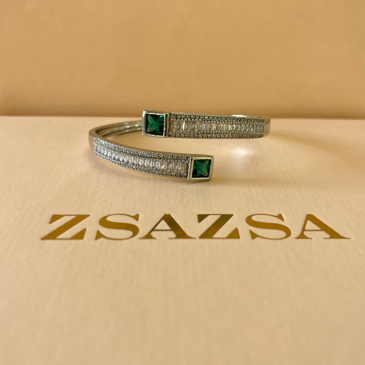 Elegant bangle