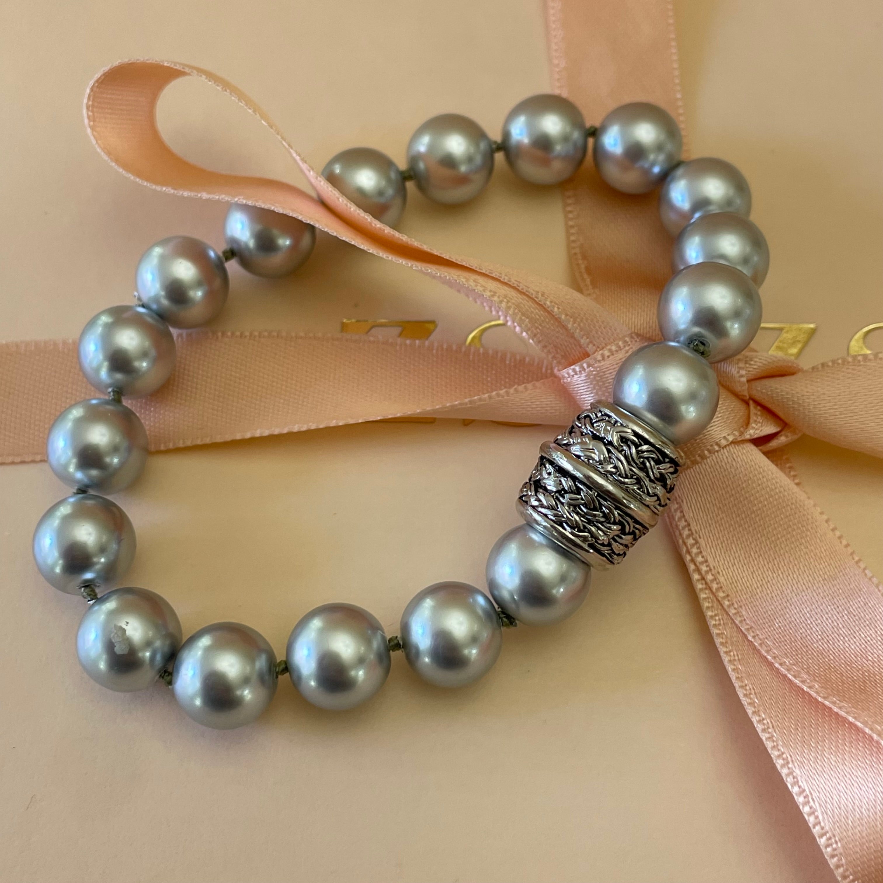 Grey pearls set