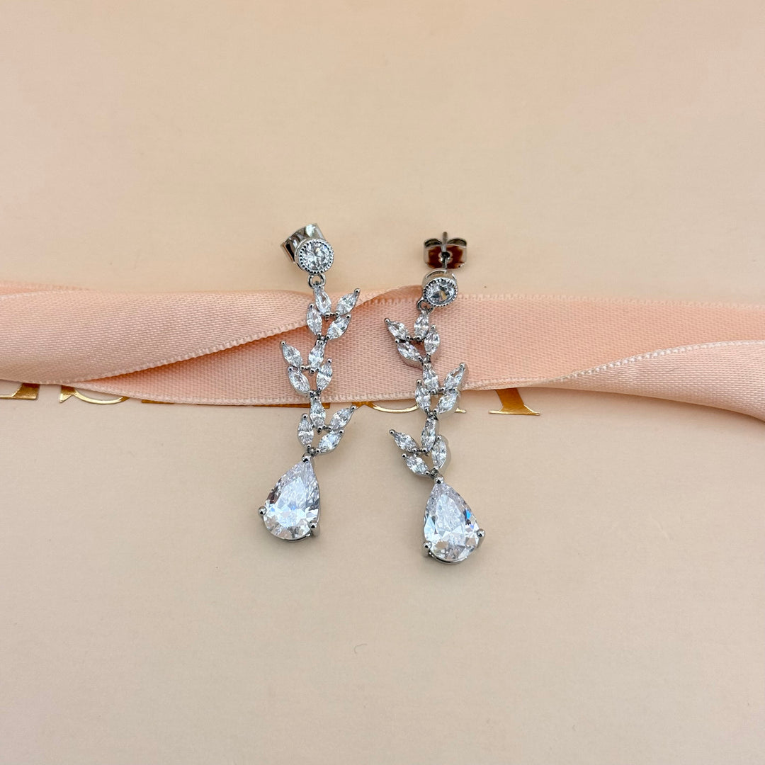 Teardrop and marquise zircone silver earrings and bracelet