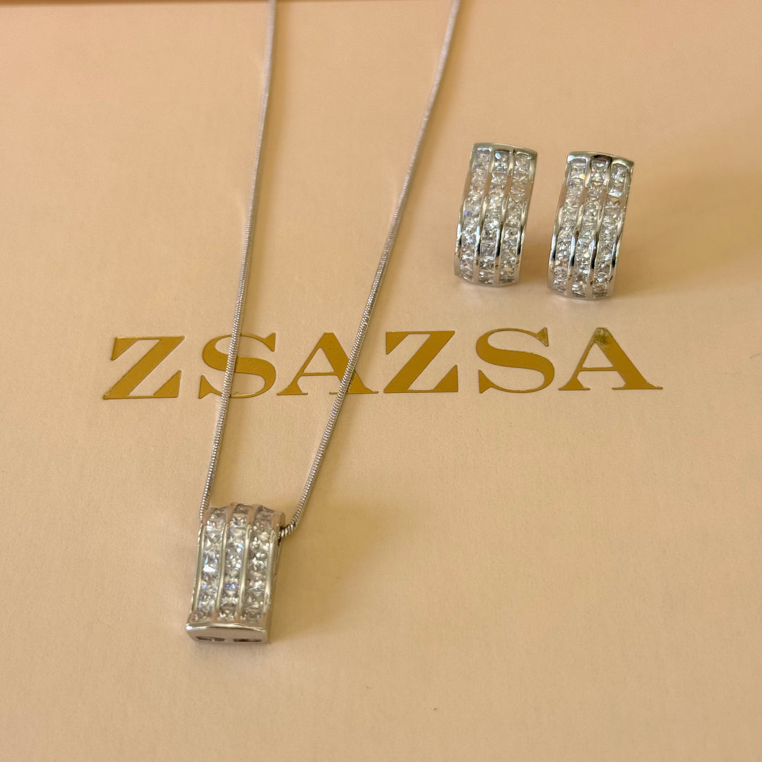 Curved zircone silver set