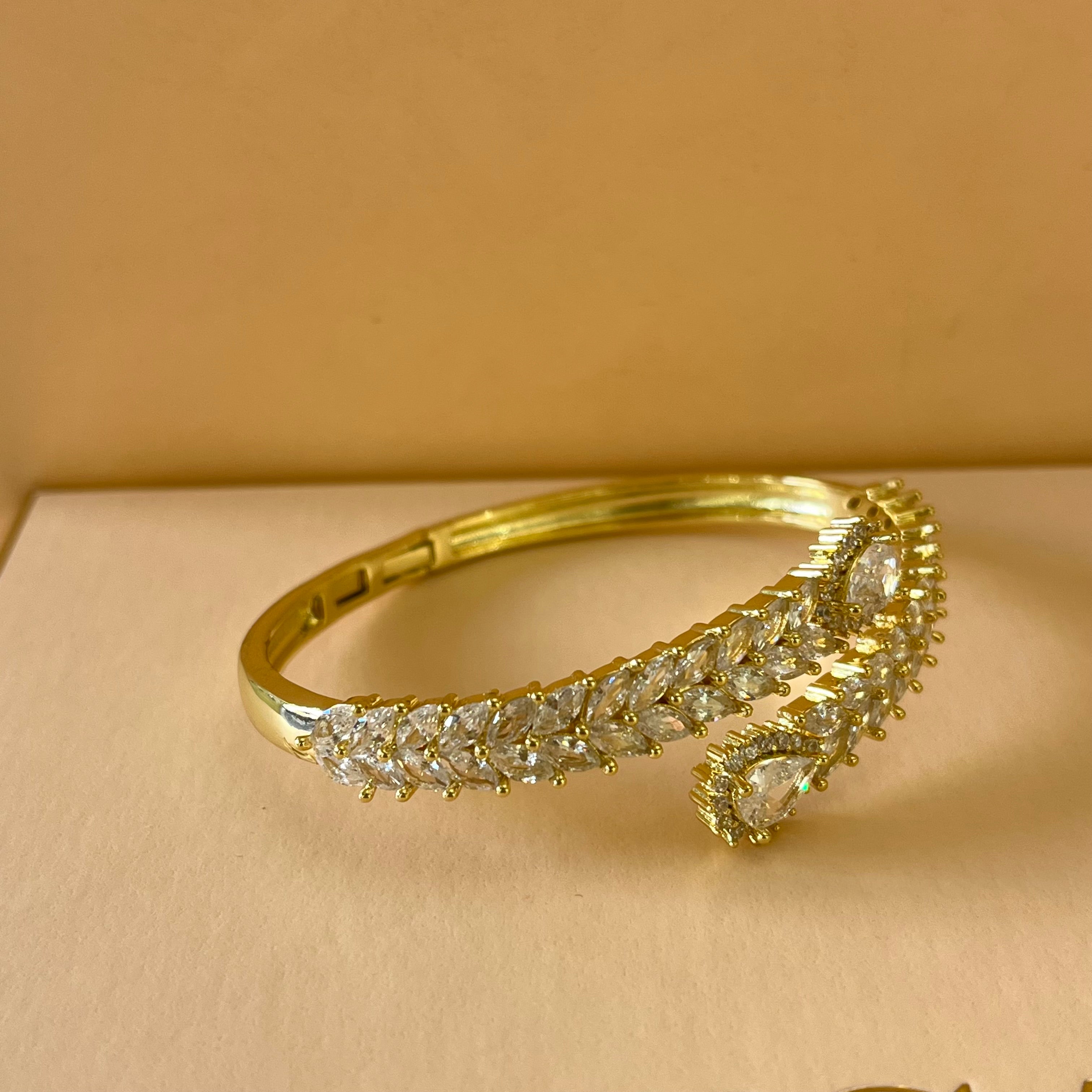 Elegant teardrop bangle