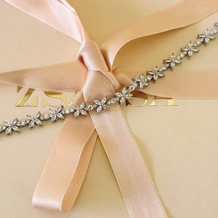 Flower and round zircone silver earrings and bracelet