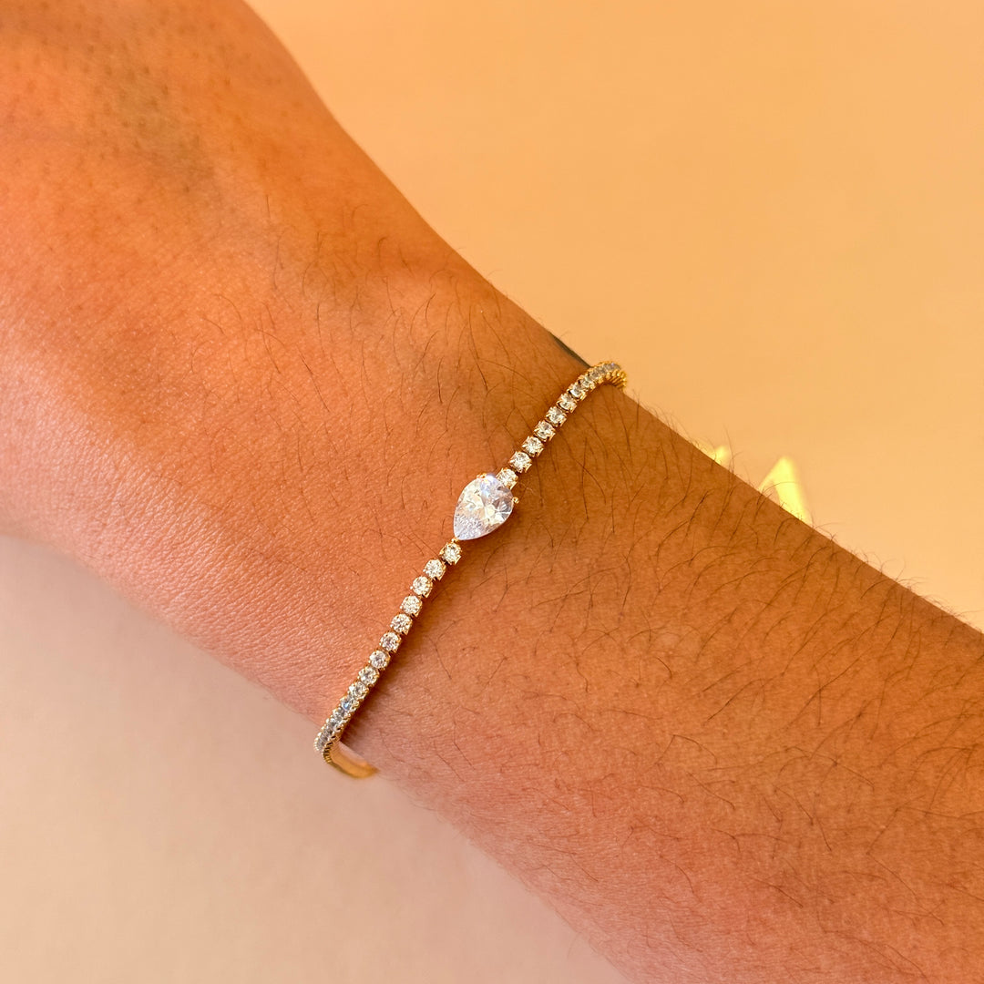 Dainty teardrop zircone in the middle gold plated bracelet