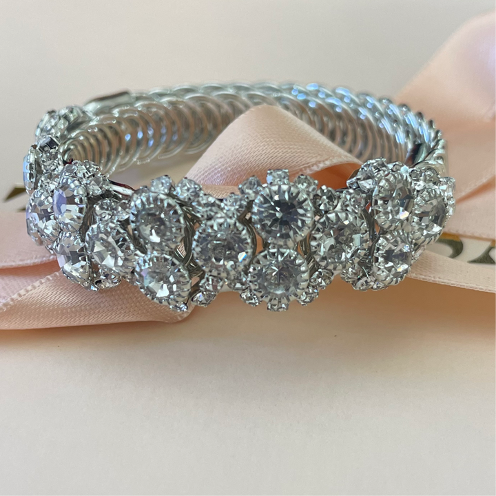 Elegant bangle