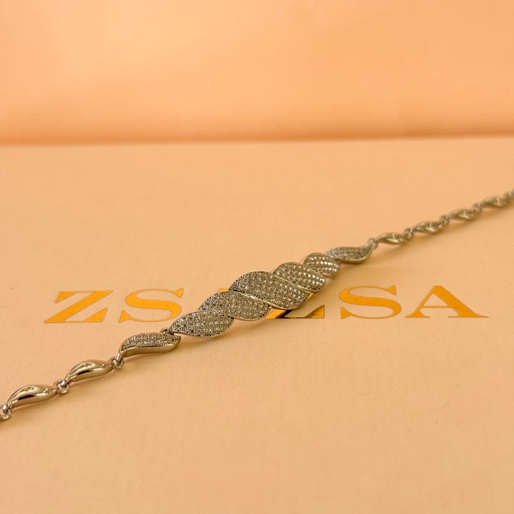 Twisted in the middle zircone silver bracelet