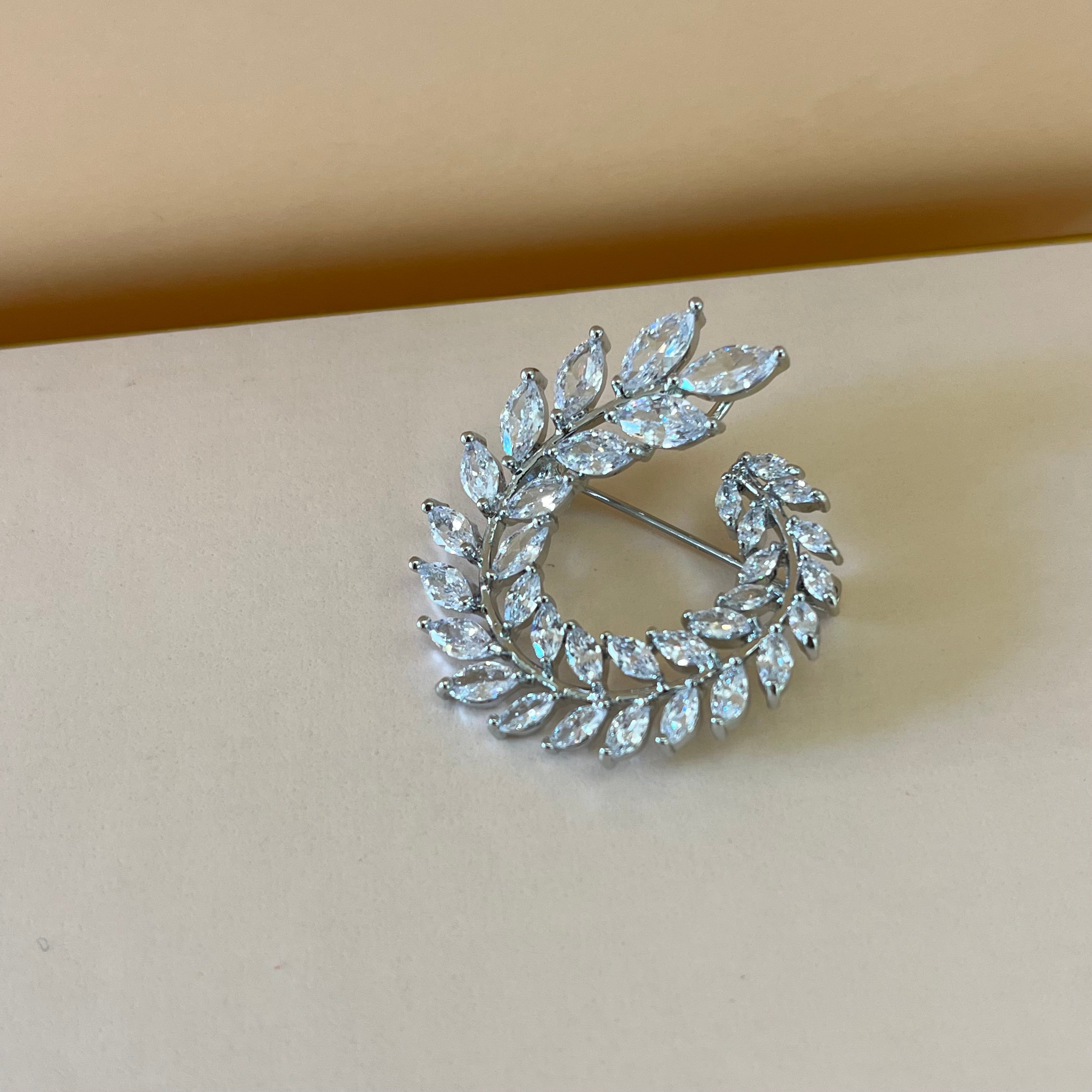 Marquise round brooch