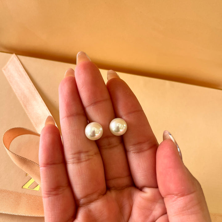 White Mallorca pearls gold plated studs