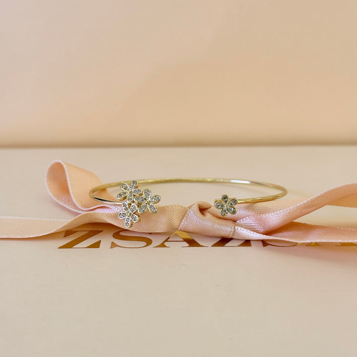Zircone dainty flower gold plated bangle