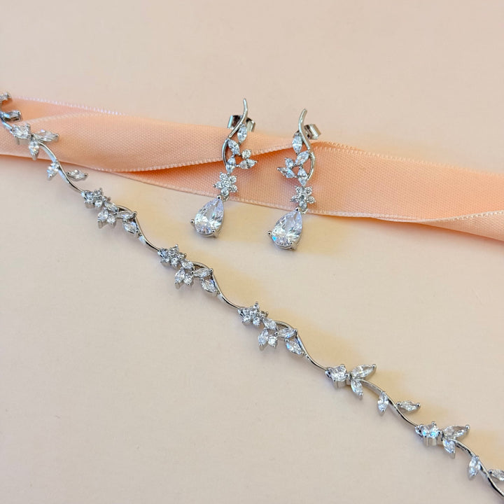 Flower and teardrop zircone silver earrings and bracelet