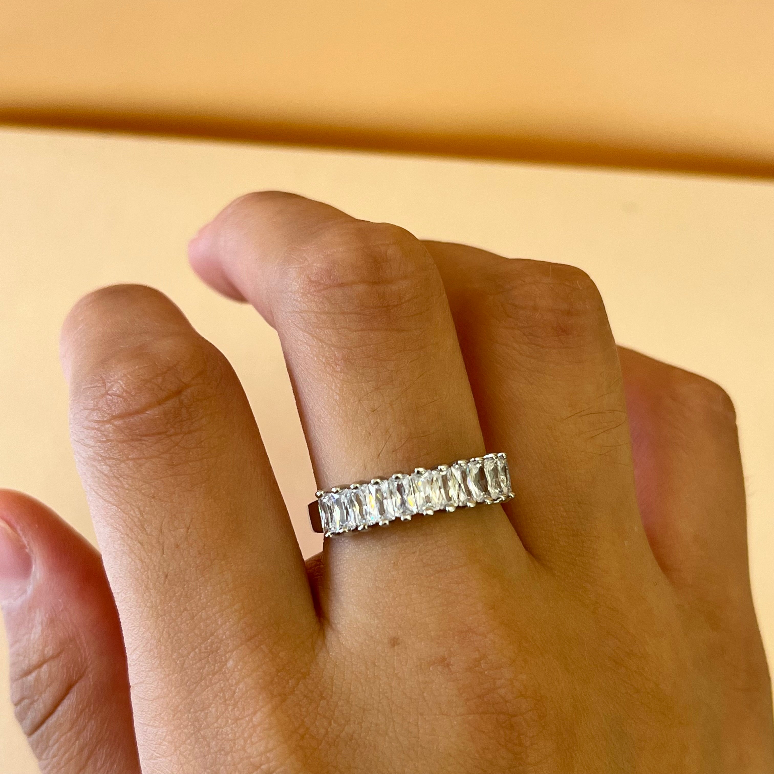 Band baguette ring