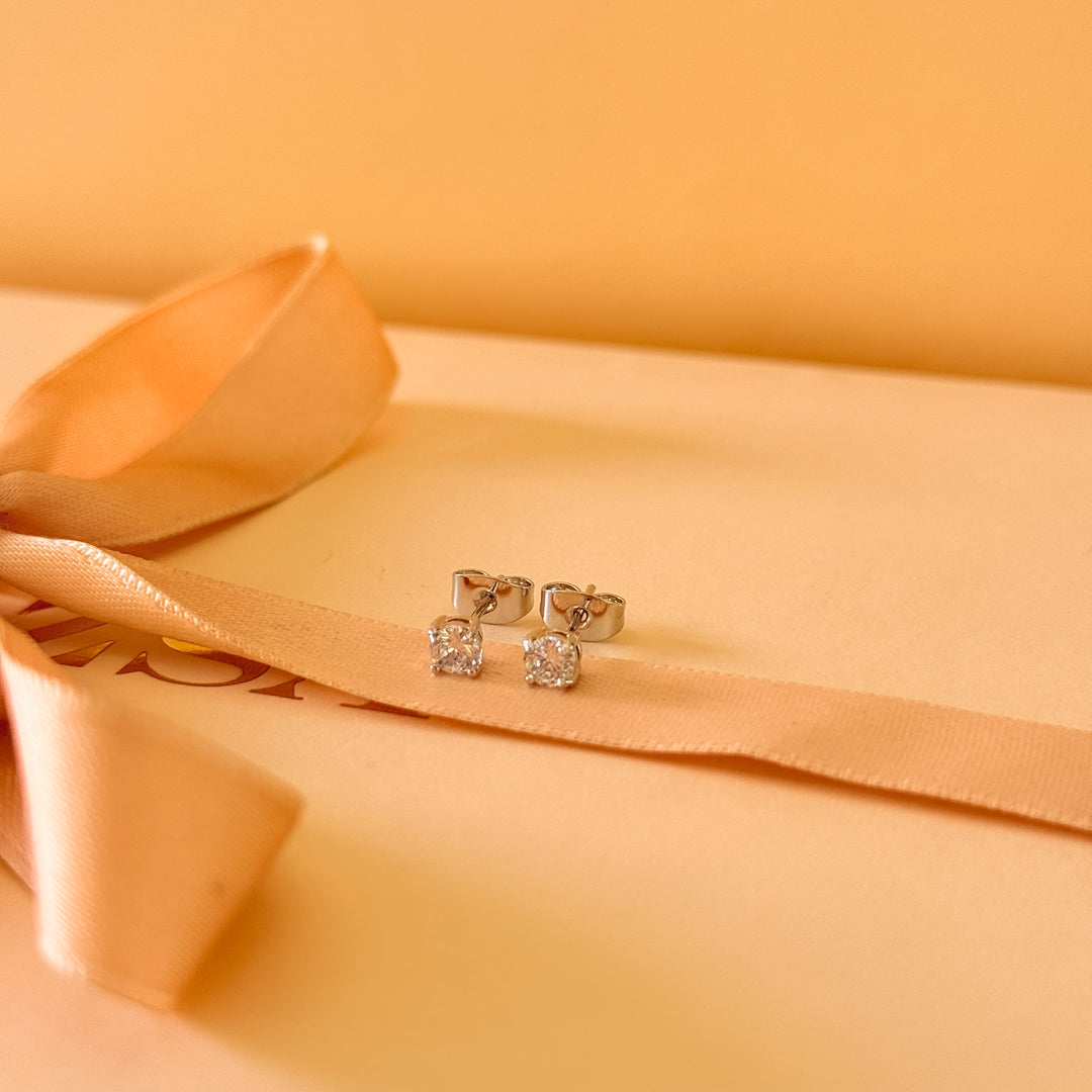 XS dainty zircone silver solitaire studs