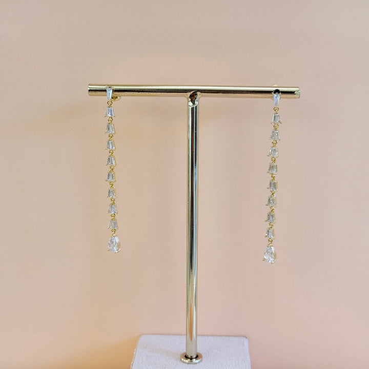 Baguette and teardrop zircone gold plated earrings