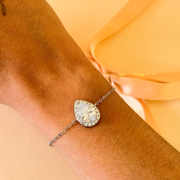 Teardrop in the middle zircone silver bracelet