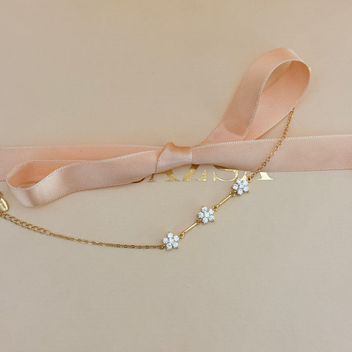 Zircone dainty flower gold plated bracelet
