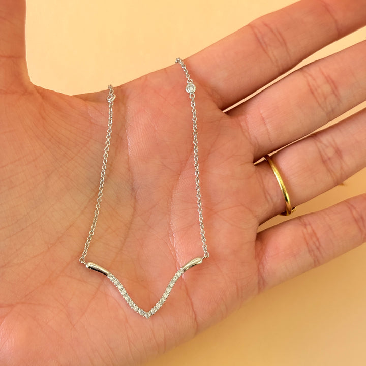 Dainty zircone silver pendant