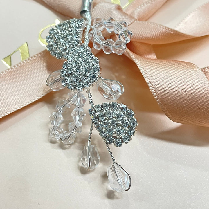 Leafy silver pin