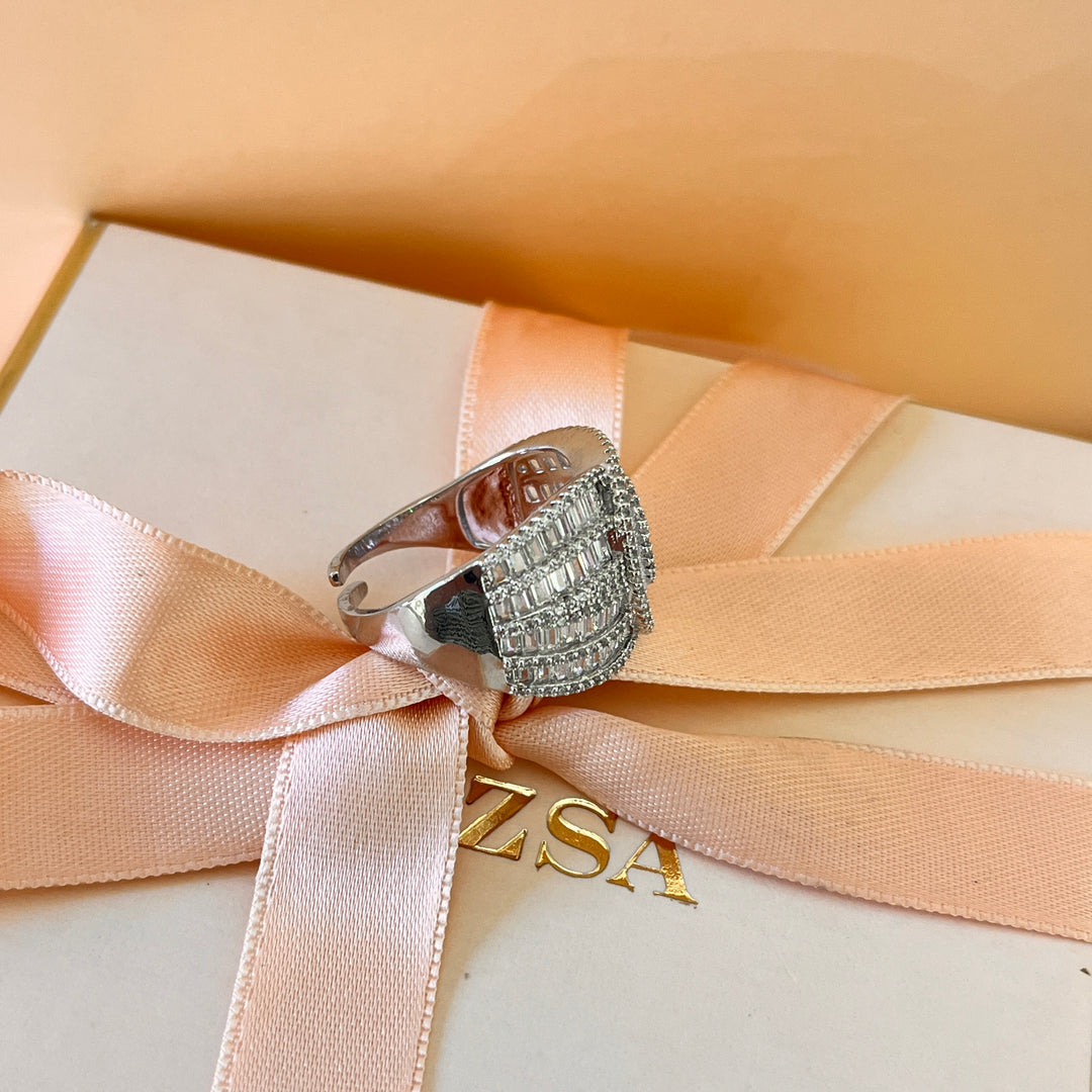 Zircone baguette white gold plated crossed ring