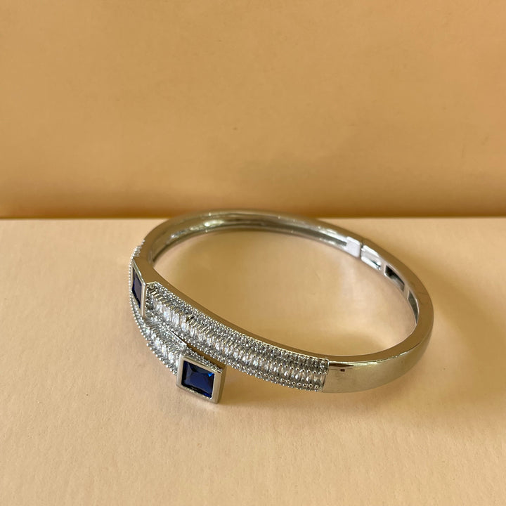 Elegant bangle