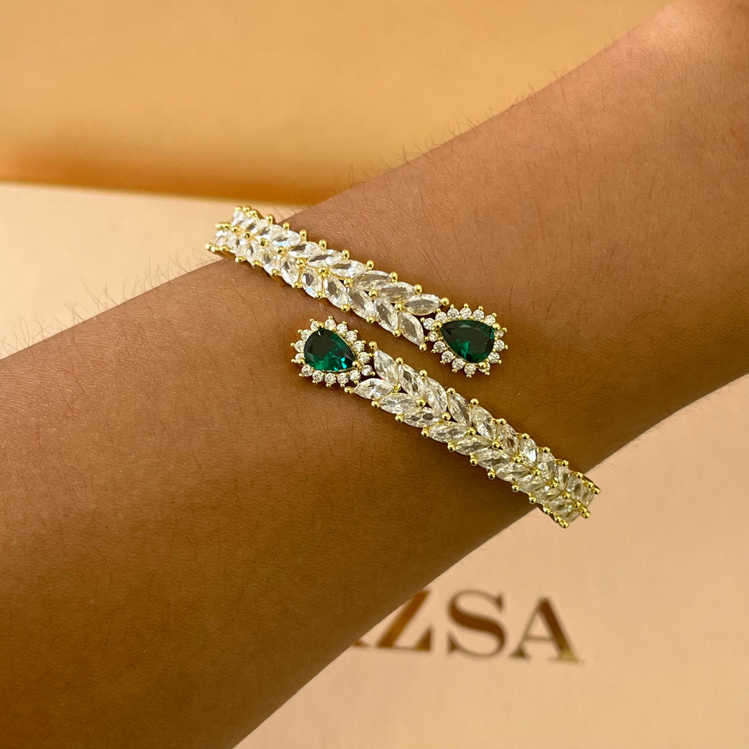 Elegant teardrop bangle