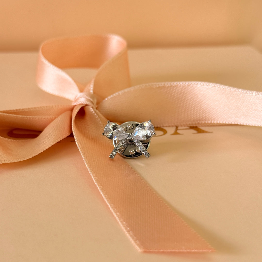Bow zircone silver pin
