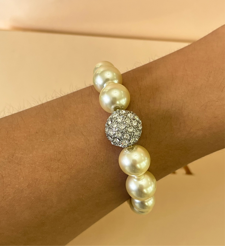 Cream pearls set