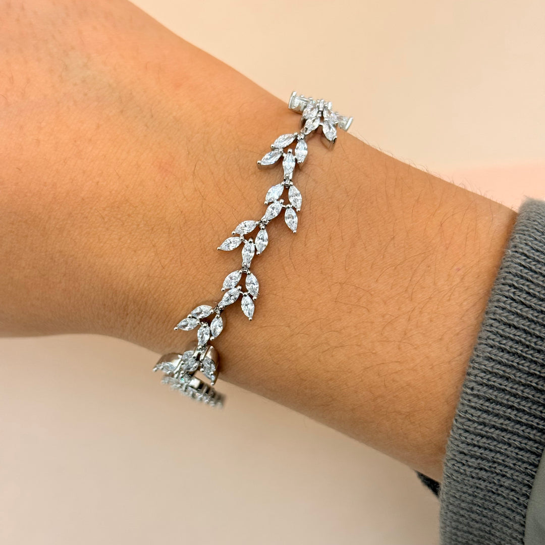 Teardrop and marquise zircone silver earrings and bracelet