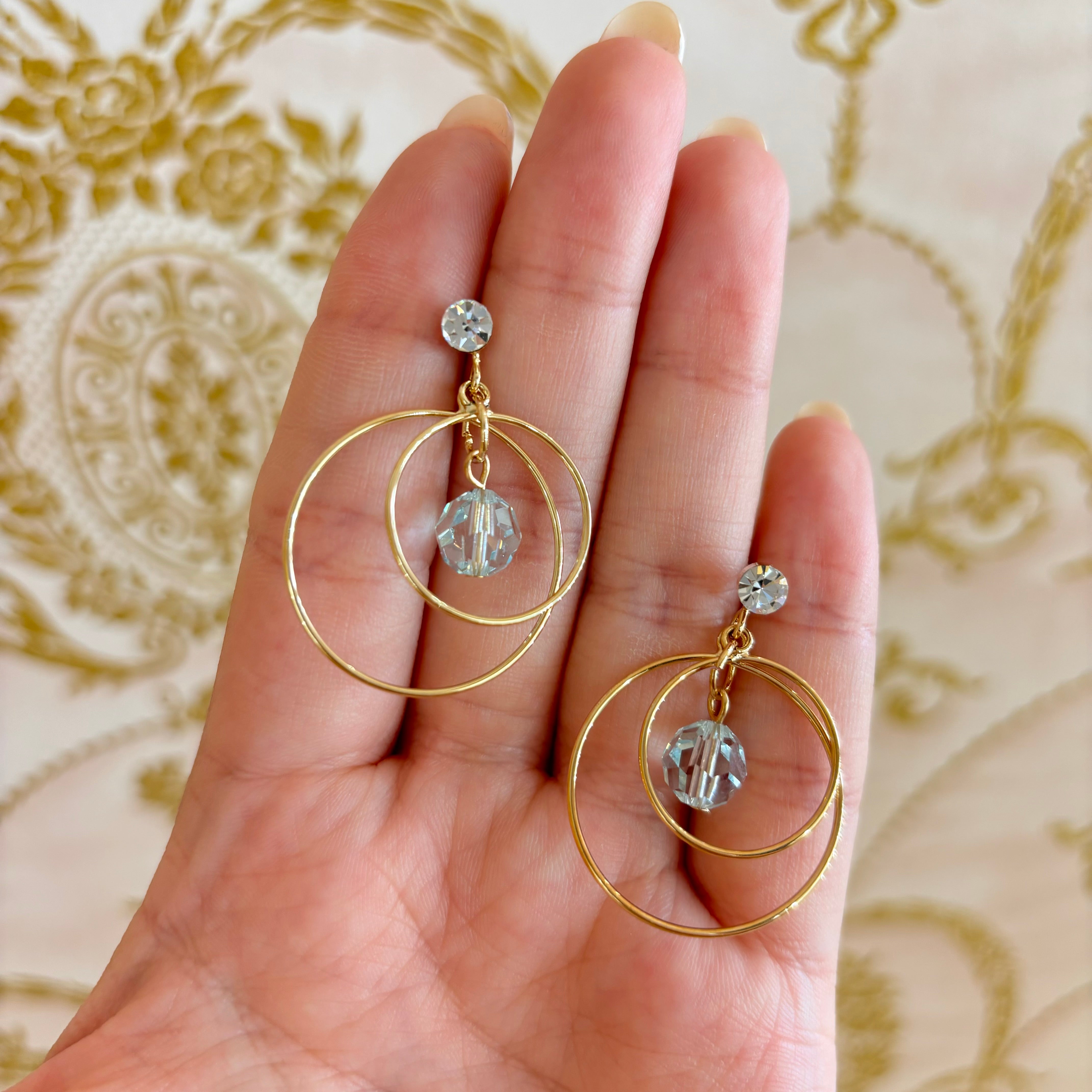 Round earrings