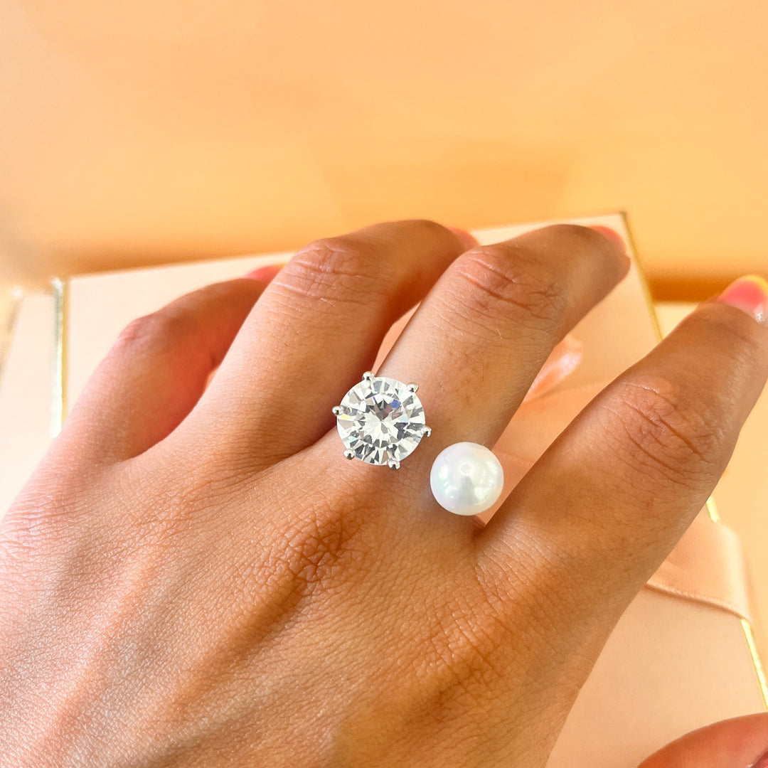 Zircone and white pearls white gold plated ring