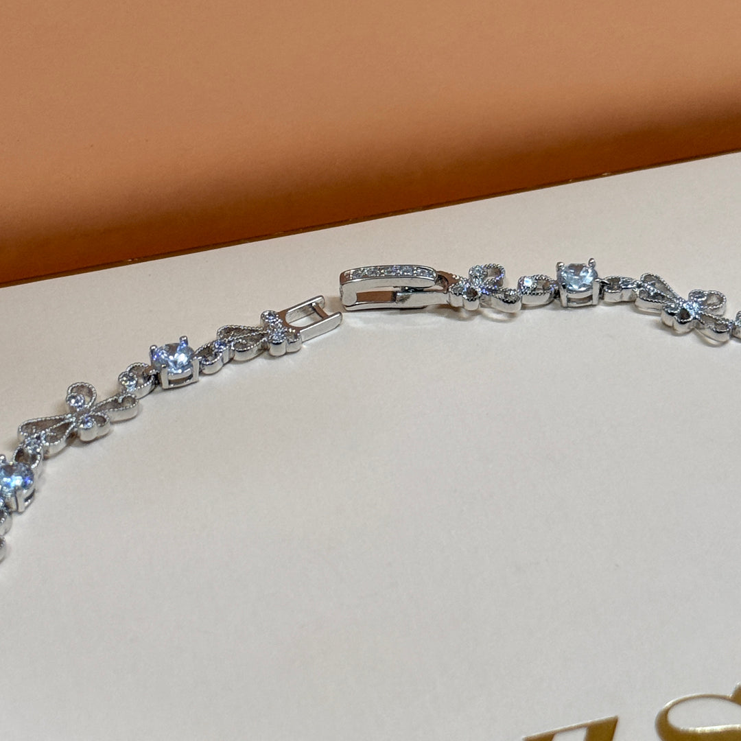 Classic zircone silver necklace