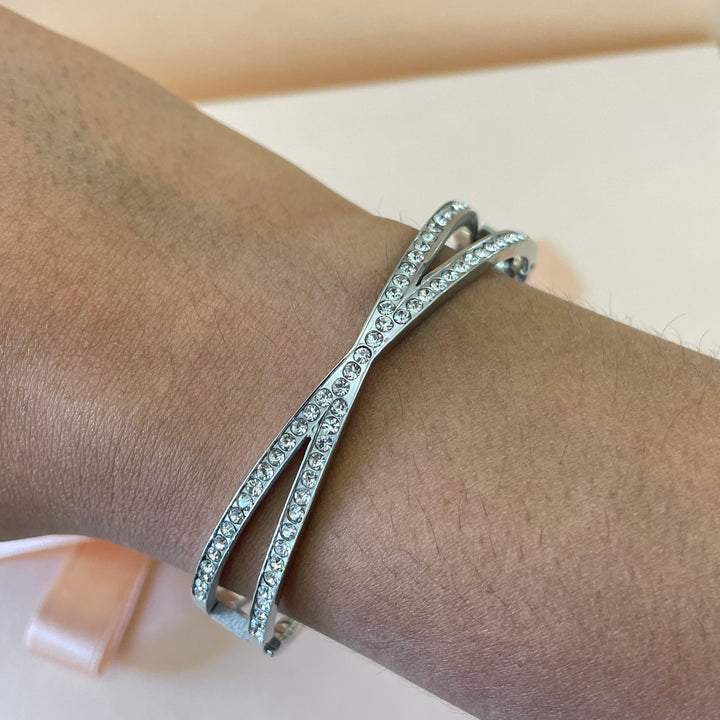 Elegant bangle