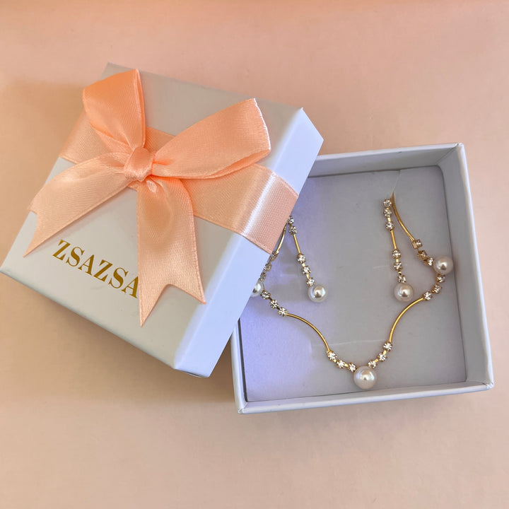 Pearl and rhinestone gold plated set