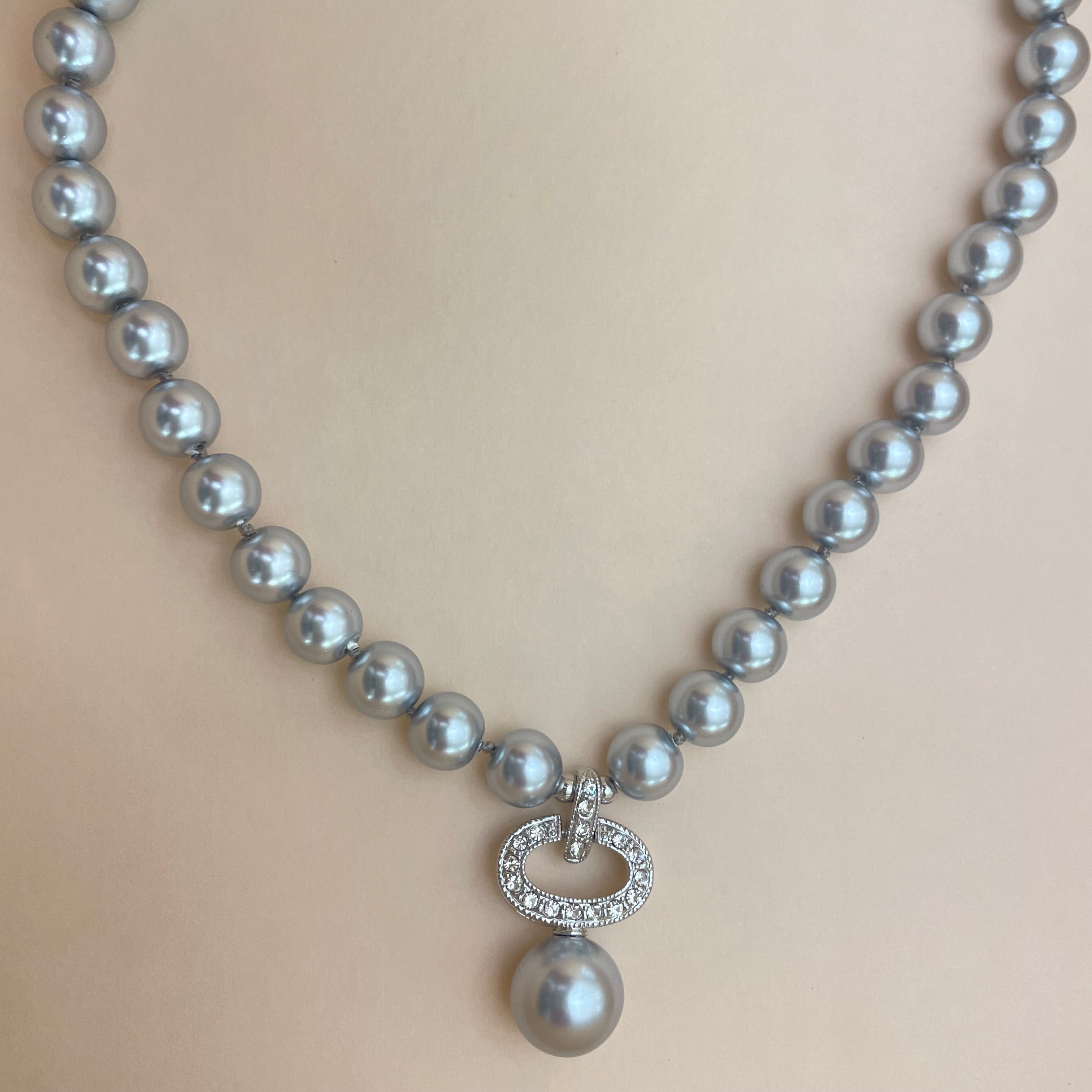 Knotted grey pearls set