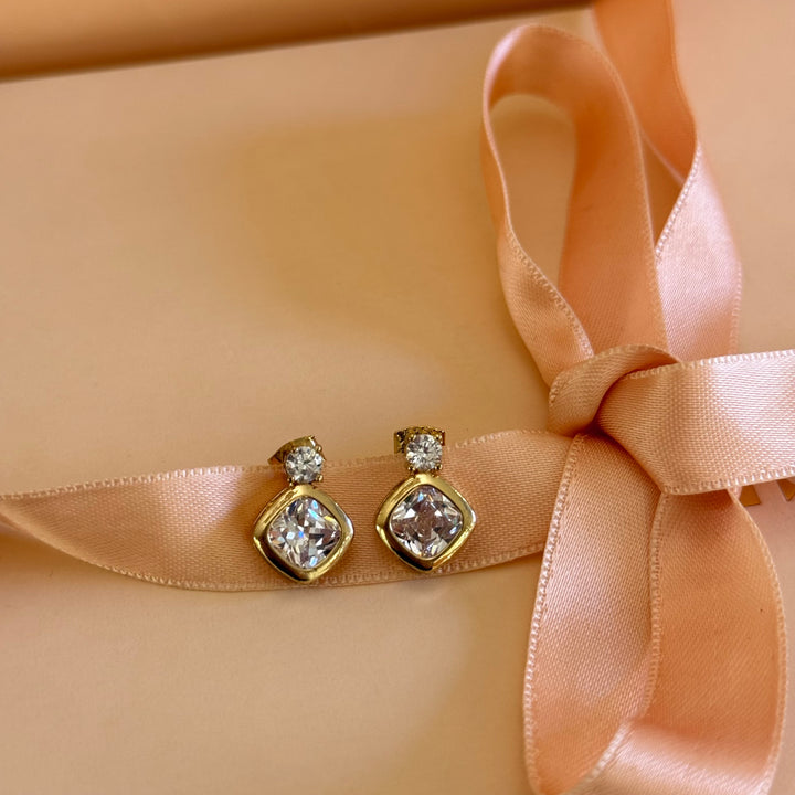 Dangling diamond shape zircone gold plated earrings