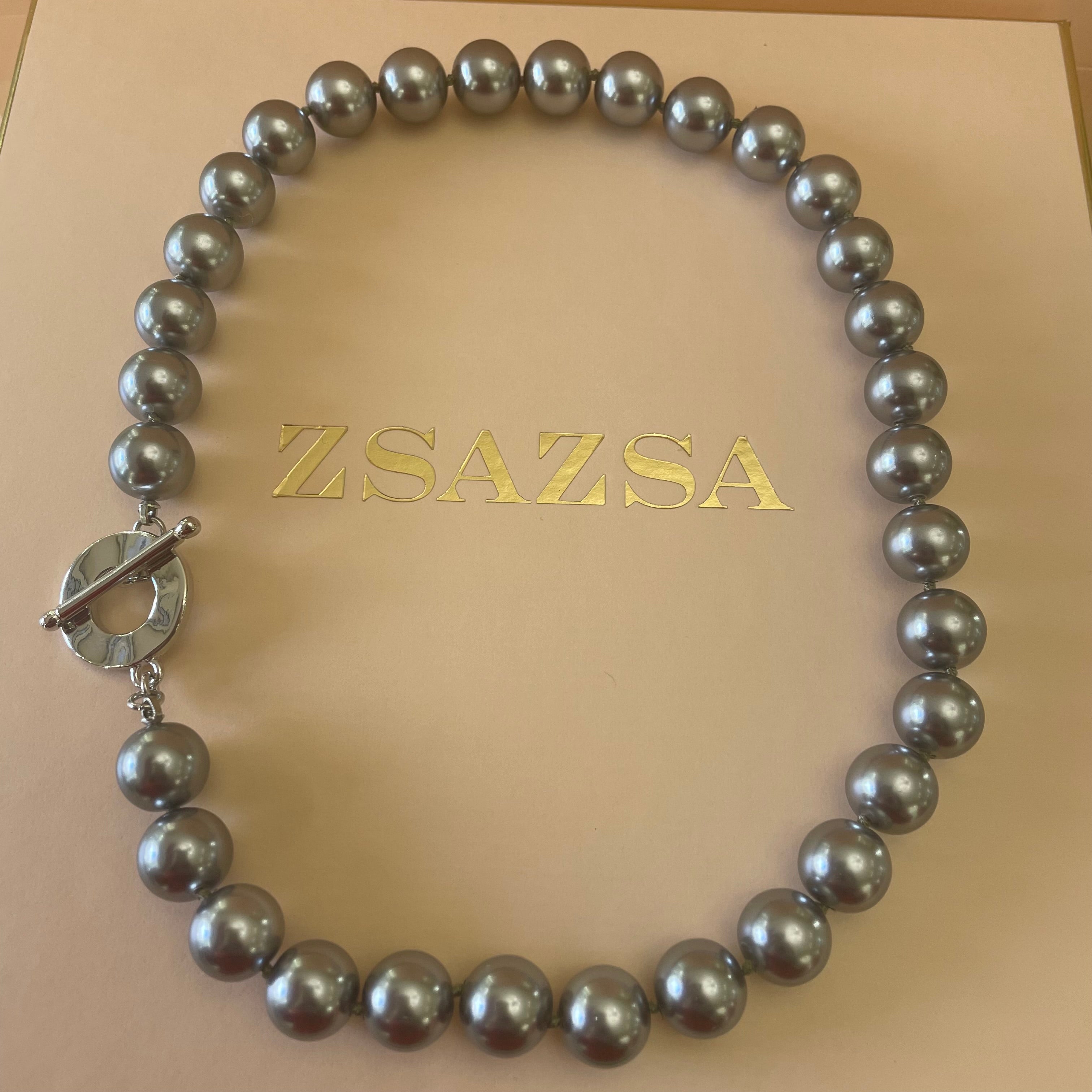 Grey pearls set