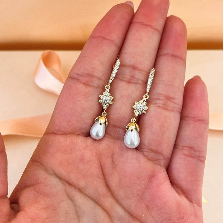 Zircone and white pearl gold plated earrings