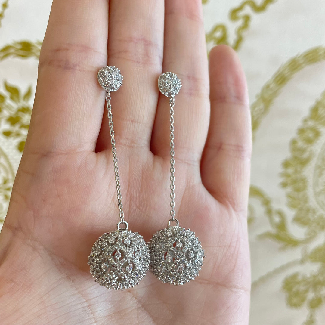 Ball elegant earrings