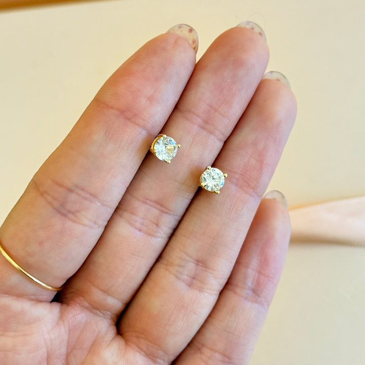 Small solitaire zircone gold plated earrings