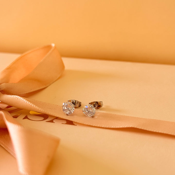 Medium zircone solitaire studs